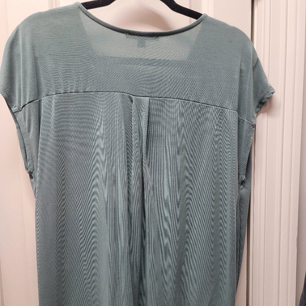 GREEN EVELOPE Casual Top Size Large - Picture 4 of 5